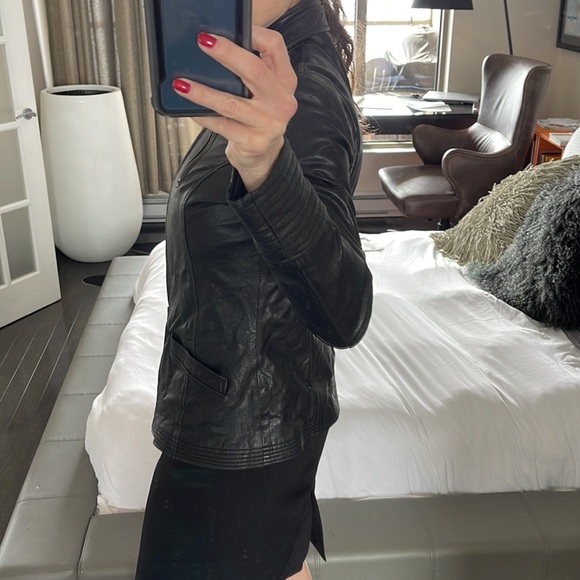 Woman leather jacket - Picture 3 of 8